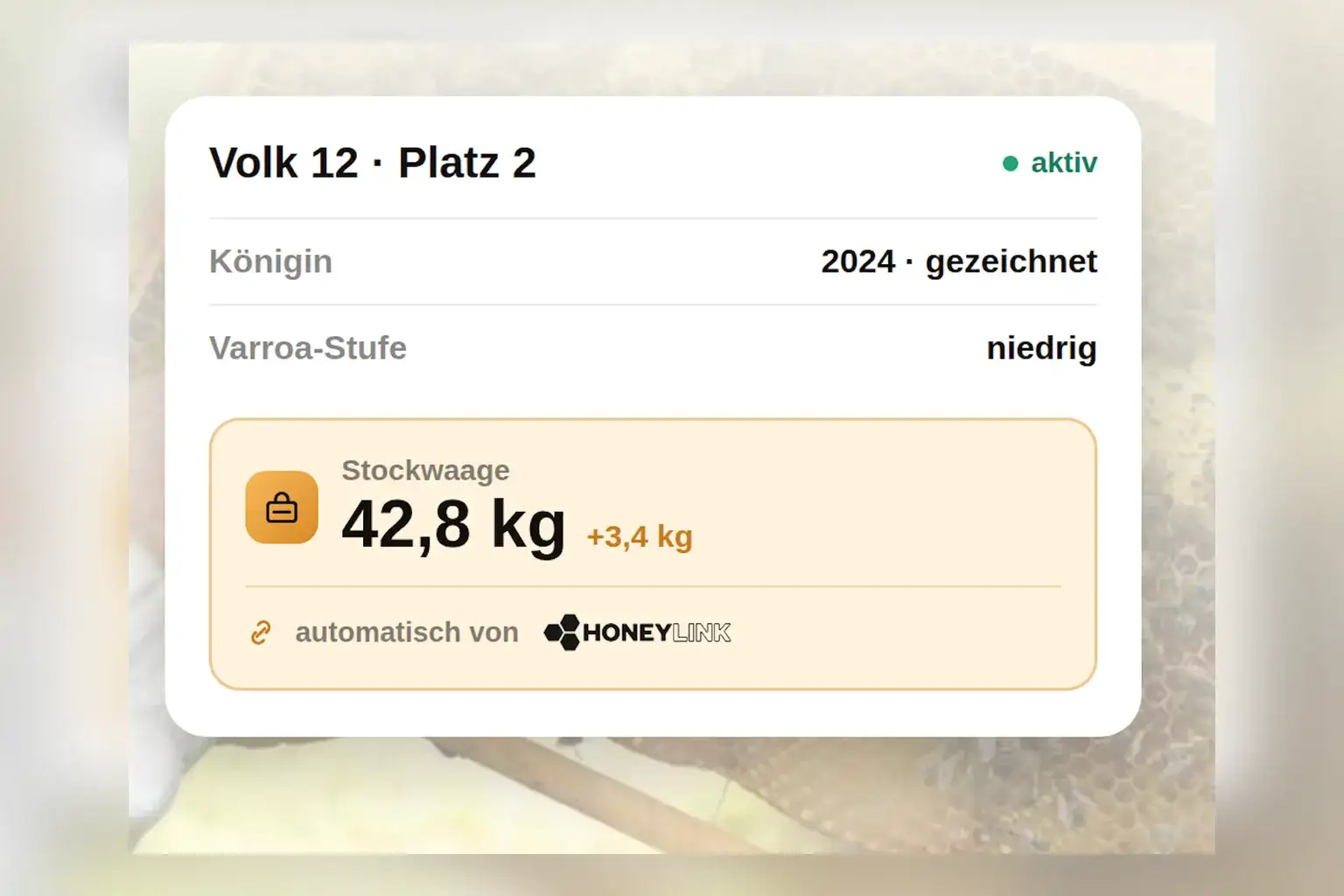 Journal-Karte in bee-pilot.io mit Volk 12 auf Platz 2, Königin, Varroa-Stufe und dem automatisch von Honeylink übernommenen Stockwaagen-Gewicht von 42,8 kg